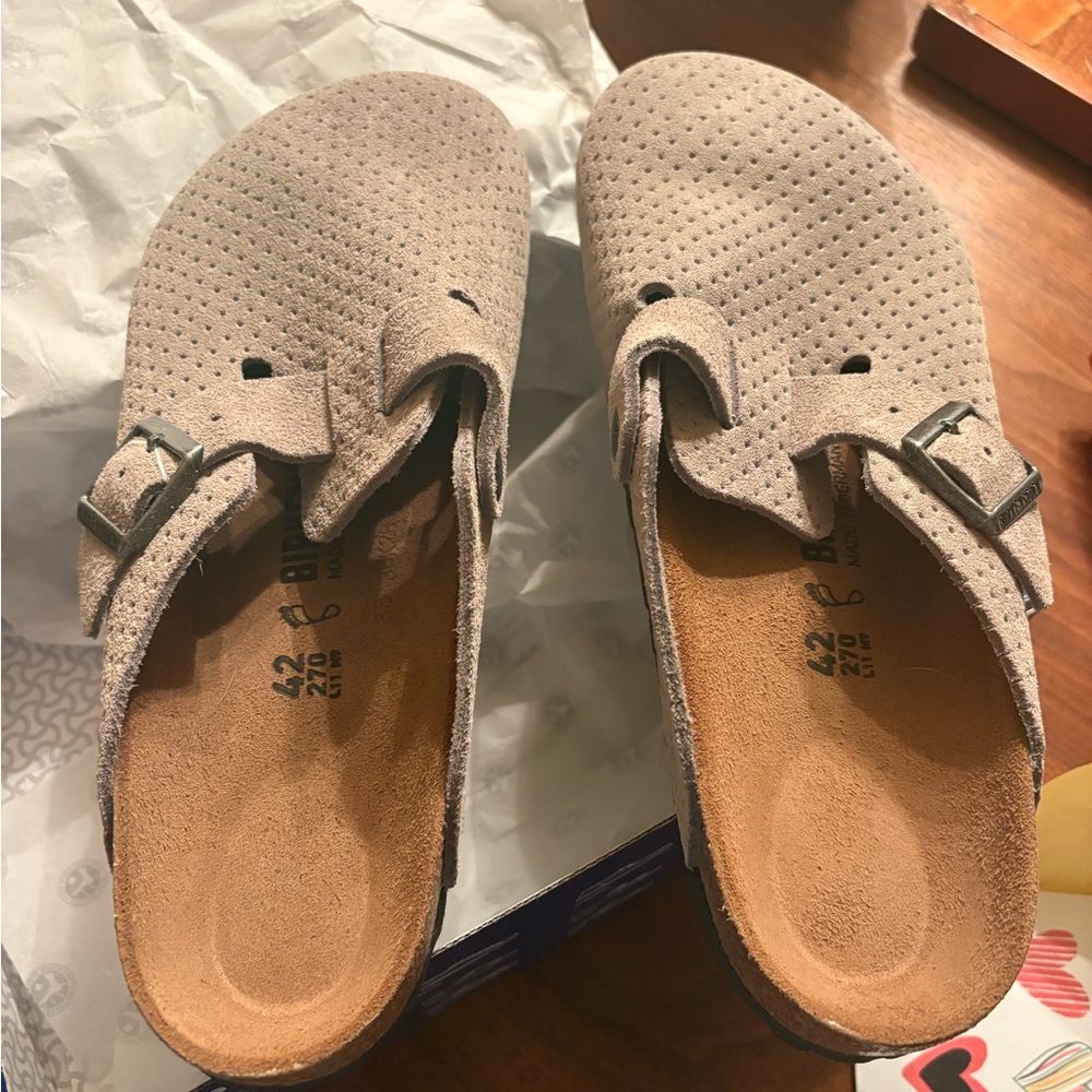 BRAND NEW BOSTON BIRKENSTOCKS CLOGS Size 9 Stone Coin
